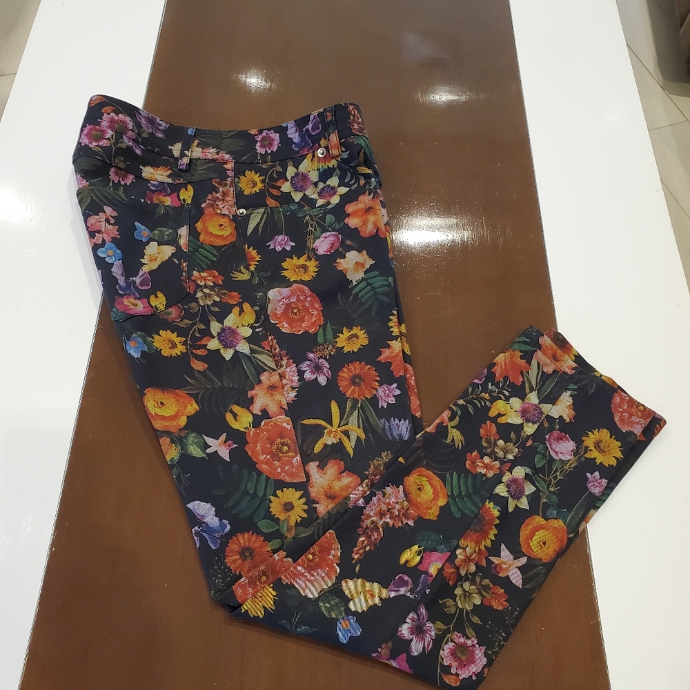Flower Power Jeans!!ππΌπ - Picture 2 of 8